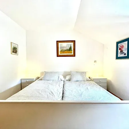 Apartamento De 2 Dormitorios En Finca, Con Terraza Y Barbacoa En Valle San Lorenzo *
