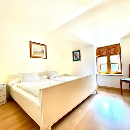 Casa de Campo Apartamento De 2 Dormitorios En Finca, Con Terraza Y Barbacoa En Valle San Lorenzo *