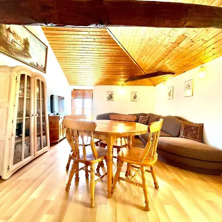 Casa de Campo Apartamento De 2 Dormitorios En Finca, Con Terraza Y Barbacoa En Valle San Lorenzo *