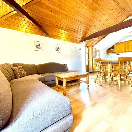 Apartamento De 2 Dormitorios En Finca, Con Terraza Y Barbacoa En Valle San Lorenzo Casa de Campo Valle de San Lorenzo